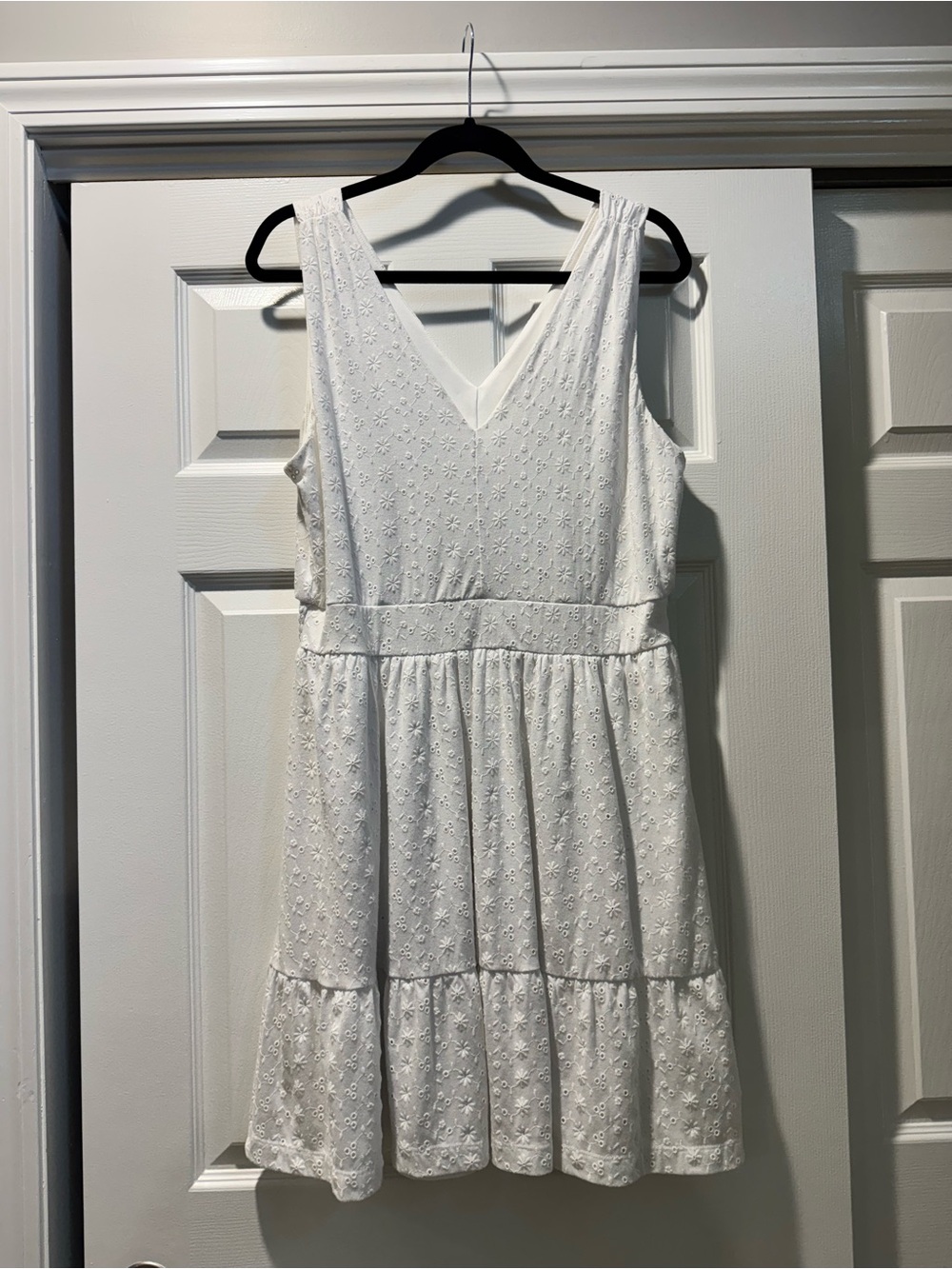 LOFT White Eyelet V-Neck Tiered Midi Dress large gently worn